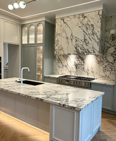 Armoires de cuisine modernes sur mesure, armoires de style Shaker de luxe avec îlot central et porte en verre