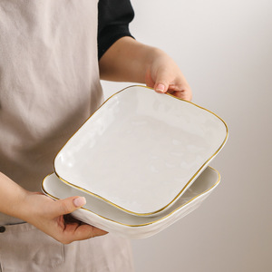Vajilla de Porcelana Desechable de Lujo Estilo Escandinavo Moderno con Incrustaciones Doradas, Apta para Congelador, para 4-8 Personas - Product Image 3