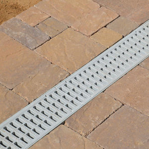 Canal de vidange en résine à haut débit pour parcs de stationnement Garantie de 10 ans Conception hydraulique en FRP et plastique - Product Image 1