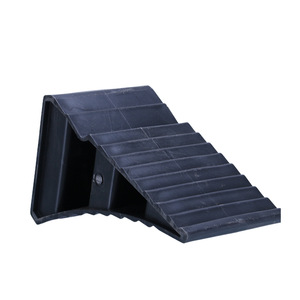 Protector antideslizante para neumáticos de coche, almohadilla anticolisión triangular negra engrosada para freno de estacionamiento - Product Image 3