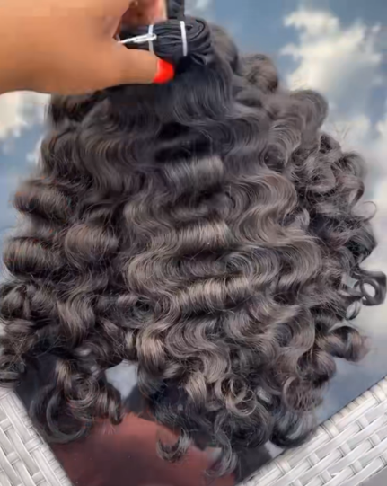 Wavy curl bundle