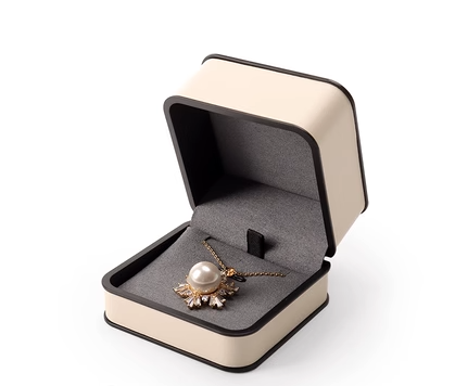 จี้สีเบจ