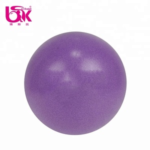 <span class=keywords><strong>Pelota</strong></span> <span class=keywords><strong>de</strong></span> Pilates <span class=keywords><strong>Pequeña</strong></span> <span class=keywords><strong>de</strong></span> 25 cm, Antiexplosión, <span class=keywords><strong>de</strong></span> PVC Ligero y Suave, para Principiantes, Fortalecimiento del Core, Ejercicios <span class=keywords><strong>de</strong></span> <span class=keywords><strong>Yoga</strong></span> - Product Image 4