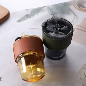 แก้วน้ำแบบมีหูจับ ขนาด 400 มล. ทนความร้อน พร้อมปลอกหนัง แก้วน้ำสำหรับเดินทาง ใส่กาแฟ นม ชา พร้อมหลอดดูด สกรีนโลโก้ได้ - Product Image 3