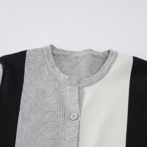 Cómodo Cárdigan Informal de Invierno de Algodón para Mujer de Talla Grande con Botones Cubiertos, Estilo Fraternidad Griega - Product Image 1
