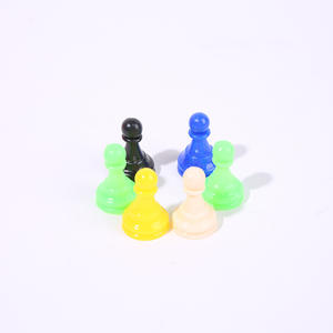 Piezas de Ajedrez de Plástico Coloridas Knight, Accesorios para <span class=keywords><strong>Ludo</strong></span>, Damas, Serpiente y Escalera - Colores Personalizables - Product Image 6