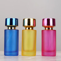 Flacon de parfum de luxe transparent de grande capacité, couleur personnalisée, vente chaude, 50 ml, flacon de parfum rond en verre avec bouchon pulvérisateur doré