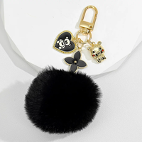 Porte-clés mignons avec pompons, porte-clés boule rose, chaînes perlées, sangles, pendentif trèfle à quatre feuilles, breloque ours pour téléphone, porte-clés moelleux