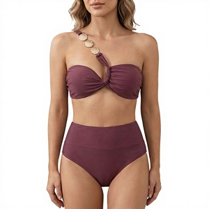 Conjunto de bikini de 2 piezas para mujer al por mayor, top bandeau de un solo hombro con decoración de monedas metálicas y cintura alta, traje de baño de verano para playa - Product Image 1