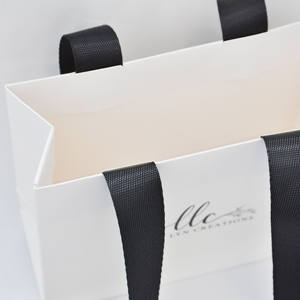 Fabricants chinois de sacs en papier personnalisés de luxe pour cosmétiques, bijoux, cadeaux de mariage, sacs de remerciement personnalisés - Product Image 4