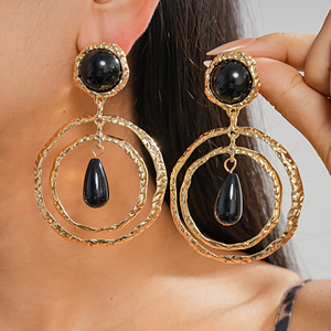 Boucles d'oreilles clous en résine en forme de cercle gothique dark metal, hypoallergéniques, avec aiguille en argent, style punk, surdimensionnées, pour femme, bijoux quotidiens et de fête - Product Image 2