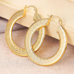 Pendientes de aro dorados para mujer, chapados en oro de 18 quilates, aleación de zinc, estilo clásico, joyería de moda, pendientes redondos grandes - Product Image 3