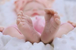 Boneca Bebê Reborn de <span class=keywords><strong>Silicone</strong></span> Sólido Corpo Inteiro Realista de 18 Polegadas, Feita à Mão, com Cabelo Enraizado, Boneca Recém-Nascida Adormecida - Product Image 6