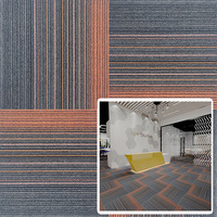 Ofis Halı Karoları 50x50cm PP Fiber Modüler Yer Karoları Otel Ticari İç Mekan Döşemesi için