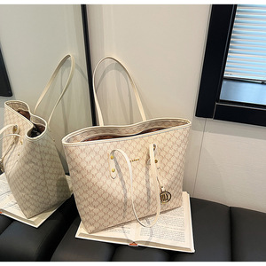 กระเป๋าโท้ทลายโมโนแกรมกระเป๋าสะพายไหล่ความจุขนาดใหญ่สำหรับผู้หญิงกระเป๋าสั่งทำโลโก้โรงงาน OEM กระเป๋าผู้หญิงสุดหรู - Product Image 6