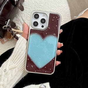 Funda para iPhone 17 Pro Max, diseño de corazón extragrande con borde plateado, resina con orificios grandes, anticaídas - Product Image 4