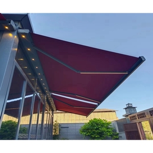 Auvent rétractable motorisé <span class=keywords><strong>Somfy</strong></span> pour terrasse extérieure, avec télécommande, capteurs de vent et de pluie, et éclairage LED - Product Image 1