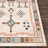 Tapis en laine fait main avec une palette de couleurs terreuses, des formes géométriques symétriques et des motifs floraux pour une décoration intérieure élégante