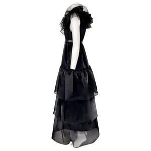 Disfraz de Cosplay de Wednesday Addams, Vestido Negro Estampado de Manga Larga con Cuello, Disfraz de Película y Televisión para Mujer Adulta, Fibra de Poliéster - Product Image 3