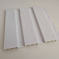 Panneau mural ignifuge, imperméable et résistant à l'humidité WPC, revêtement PVC imitation bois pour la décoration intérieure des hôtels, des commerces et des foyers