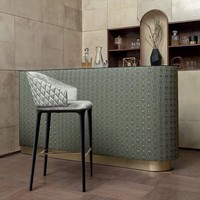 Chaise de style italien, mobilier moderne, chaise de restaurant OEM de haute qualité avec pieds en bois massif et cuir à carreaux pour salle à manger d'hôtel