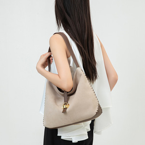 Bolso de Hombro Tipo Hobo de Cuero Genuino de Primera Calidad, Estilo Coreano, Minimalista, con Borde Cosido, Grande y Lujoso - Product Image 1