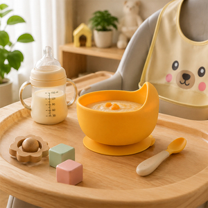 Nuevo Plato y Cuchara de Silicona Reciclada, Libres de BPA, Vajilla Manual Biodegradable para la Alimentación del Bebé - Product Image 1