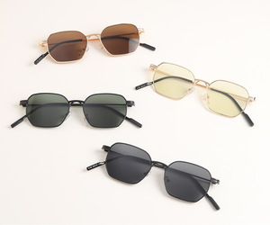 New Arrivals Fashion Trendy Men Women Sun Glasses Rectangle Classy Design Gold Unisex Metal Sunglasses Custom Logo Shades - Product Image 1