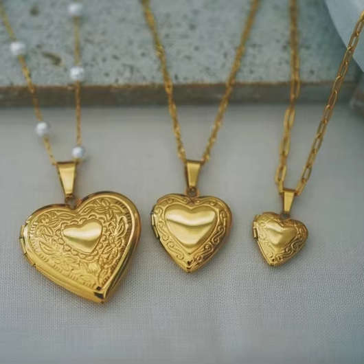 Stainless Steel Heart Locket Pendant Necklace 18K Gold Plated Photo Locket Necklace Personalized Gift for Her