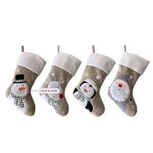 Oferta Especial: Adornos de Lujo de Madera Gris para Árbol de Navidad (Reno, Muñeco de Nieve, Papá Noel) – Set de Regalo de Navidad Personalizado al por Mayor para Calcetines Navideños - Product Image 1
