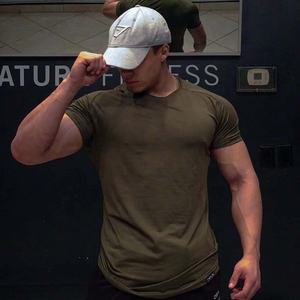 KWO <span class=keywords><strong>2022</strong></span> <span class=keywords><strong>Athletic</strong></span> Fitness Gym Running Moda personalizada Ropa blanca de manga corta Jersey Muscle Slim Fit Algodón <span class=keywords><strong>Camiseta</strong></span> de gran tamaño para hombres - Product Image 3