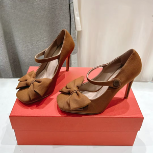 Zapatos de Tacón Alto con Correa en el Tobillo y Decoración de Lazo, Tipo Mary Jane, de Gamuza Marrón para Mujer - Product Image 1