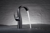 Robinet de lavabo sur pied noir mat à col de cygne, mitigeur de salle de bain en laiton massif à levier courbé unique, eau chaude et froide pour villa