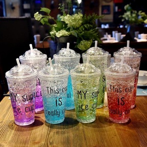 Venta al por mayor 16oz/22oz doble pared aislada Gel plástico taza congelada hielo congelador taza Gel taza de hielo con pajita y tapa - Product Image 1