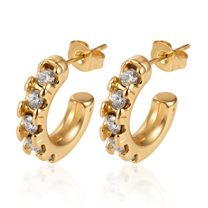 Boucles d'oreilles pendantes plaquées or en acier inoxydable de luxe léger, grandes créoles en forme de C avec plusieurs perles pour femme - Product Image 3