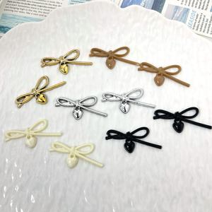 จี้เรซิ่นรูปหัวใจแบบกลวงสไตล์ Ins สำหรับตกแต่งเคสมือถือ เครื่องประดับศีรษะ ของตกแต่งพลาสติก อุปกรณ์เสริมเครื่องประดับ ผลิตจากเมืองอี้หวู่ - Product Image 1