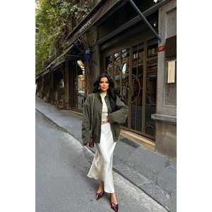 Parka kaki pour femme avec détail poche en cachemire - Product Image 1