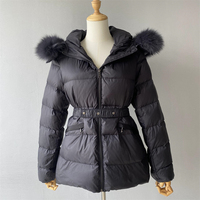 Veste en duvet élégante courte et chaude Parka épaisse Outwear vente en gros manteaux en duvet de plumes de canard à capuche en fourrure de renard de luxe d'hiver pour femme