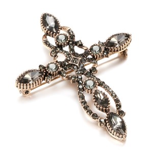 Broche de cruz negro de moda para mujer, para cárdigans, abrigos y corsages - Product Image 3