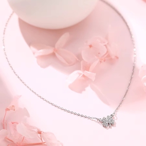 Collana con Ciondolo Quadrifoglio in Acciaio Inossidabile per Donna, Placcata in Rodio e Oro 18K, Trendy e Luminosa, Portafortuna per San Valentino - Product Image 5