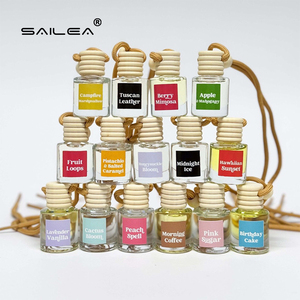 Diffuseur de parfum pour voiture en bois créatif, flacon en verre avec bouchon à vis, pendentif imprimé à l'écran, rechargeable pour l'aromathérapie automobile, à suspendre - Product Image 1