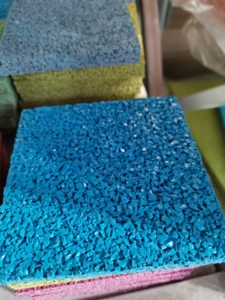 Granulés <span class=keywords><strong>de</strong></span> caoutchouc SBR EPDM écologiques, sans odeur, non toxiques, les plus récents <span class=keywords><strong>de</strong></span> l'usine, pour le gazon artificiel <span class=keywords><strong>de</strong></span> football - Product Image 3