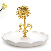 Superbe Assiette 3D Tournesol Doré avec Poignées Métalliques – Idéale pour Snacks, Bonbons, Pâtisseries, Gâteaux – Étanche et Durable – Décoration Maison