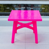 Table de salle à manger carrée en plastique d'extérieur, moderne, durable, légère et à prix abordable