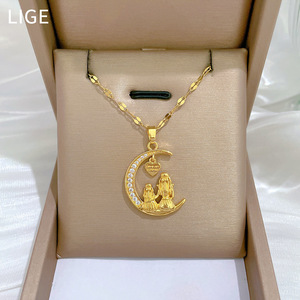 Collana Elegante con Cuore e Luna, Lussuosa con Diamanti, Versatile Catena per Clavicola in Acciaio al Titanio, Alla Moda - Product Image 1