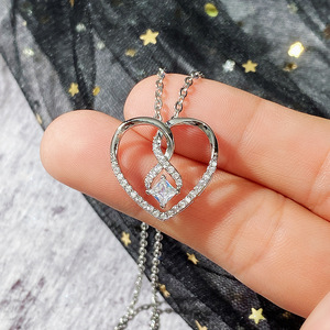 Collana Minimalista da Donna con Ciondolo a Cuore, Catena Scintillante in Stile Coreano, Gioiello Regalo - Product Image 2