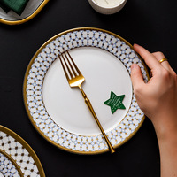 Assiette de service de luxe léger pour gâteaux et desserts, en céramique britannique et porcelaine fine, avec bord doré, pour la présentation de banquets et la présentation de noix, vaisselle de table pour la maison