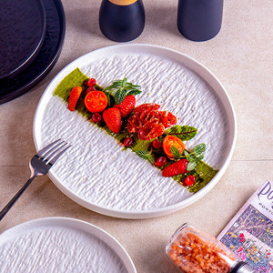 Plato <span class=keywords><strong>occidental</strong></span> de bistec de cerámica japonesa de gama alta, vajilla de cena de lujo con patrón de <span class=keywords><strong>roca</strong></span> blanca y <span class=keywords><strong>negra</strong></span> Simple para restaurantes creativos - Product Image 1