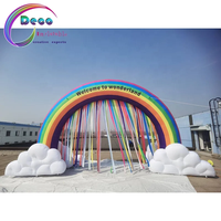 Arche gonflable géante arc-en-ciel avec rideau nuage et ruban pour la décoration d'événements et les présentoirs