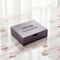 Coffret Cadeau Bébé de Luxe en Papier, Boîte Rigide en Carton avec Finition Mate Personnalisable pour Chaussettes et Vêtements pour Nourrissons